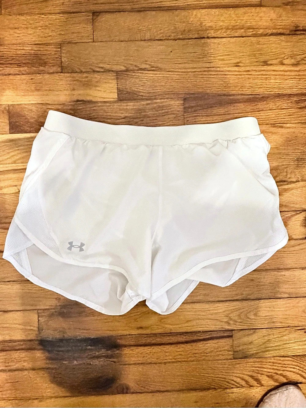🤍 Under Armour HeatGear White Running Shorts — Women’s Large
